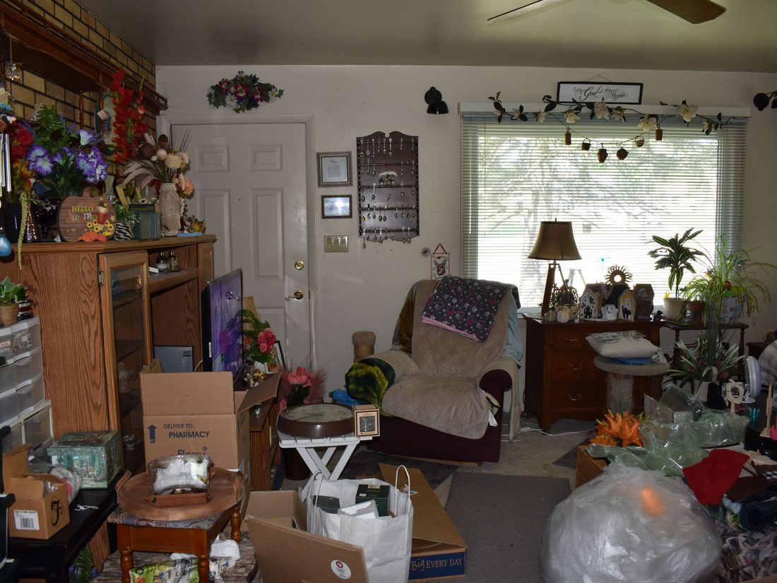 Living room packed with furniture and belongings before the sale