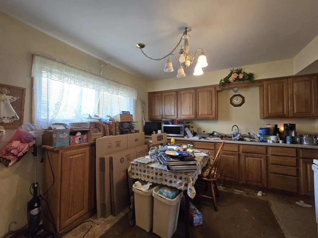 Original oak kitchen in the Milwaukee ranch before it was gutted